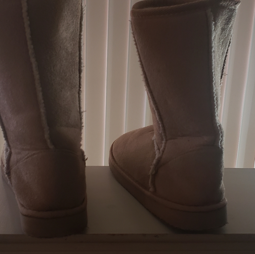 Boots - Picture 3 of 3
